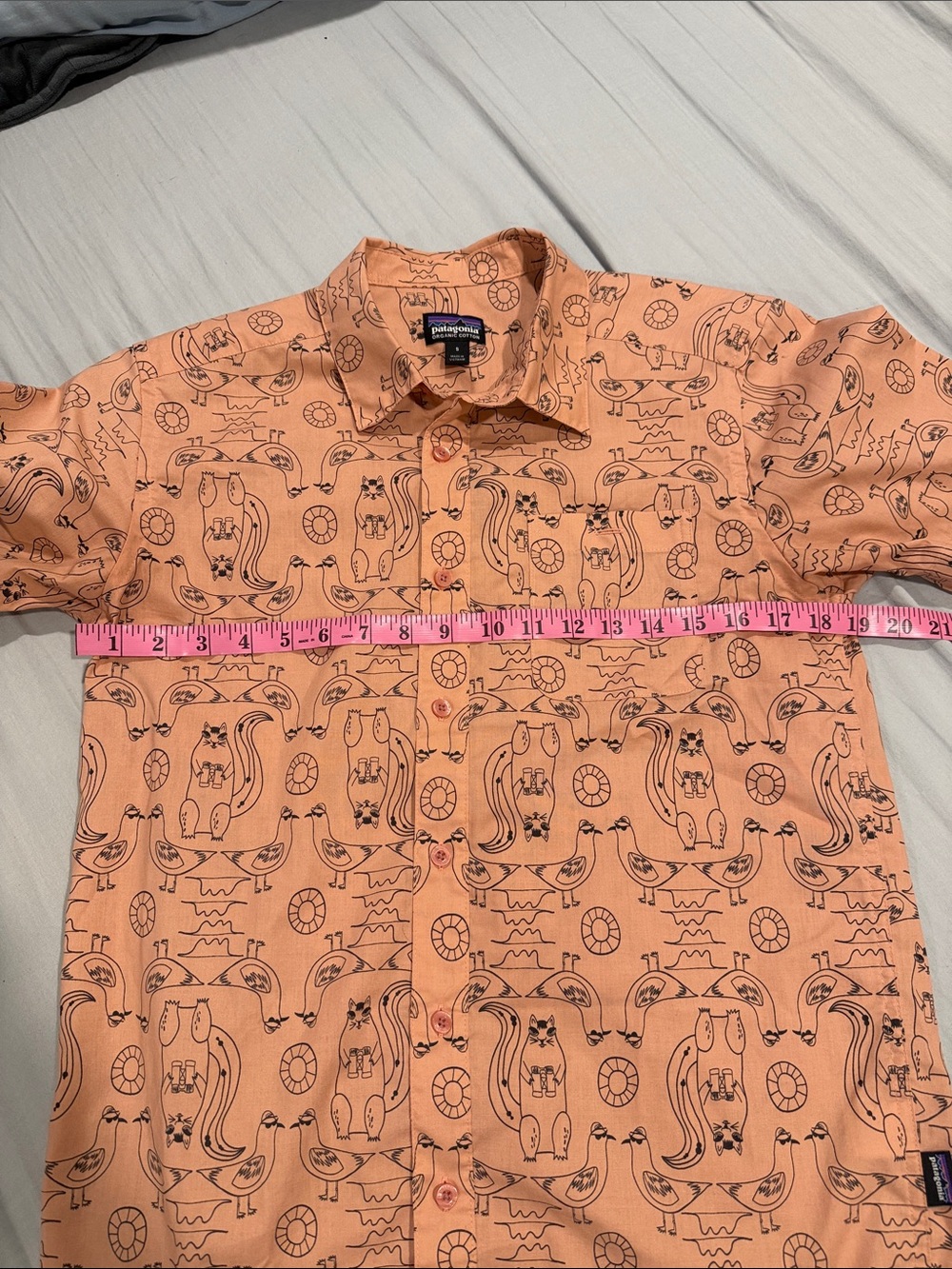 Patagonia Peach Short-Sleeve Button-Down Shirt with Graphic Print - Picture 2 of 4